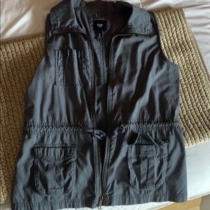 Gap vest